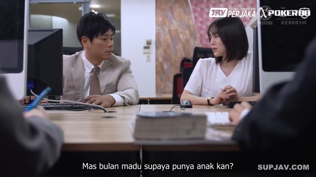 senyum manja rekan kerja cantik pelakor ulung